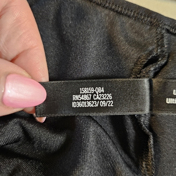 PINK Victoria's Secret Black Ultimate Sports Crop Bra - Small - Picture 7 of 9